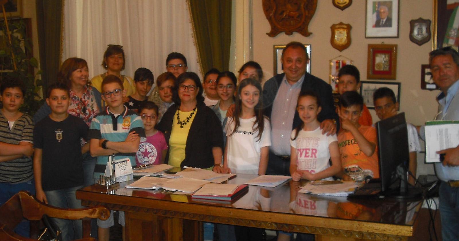 San Severo, i bambini della 5^A del "Rodari" vivono “Una giornata di vera Cittadinanza per parlare di legalità” 