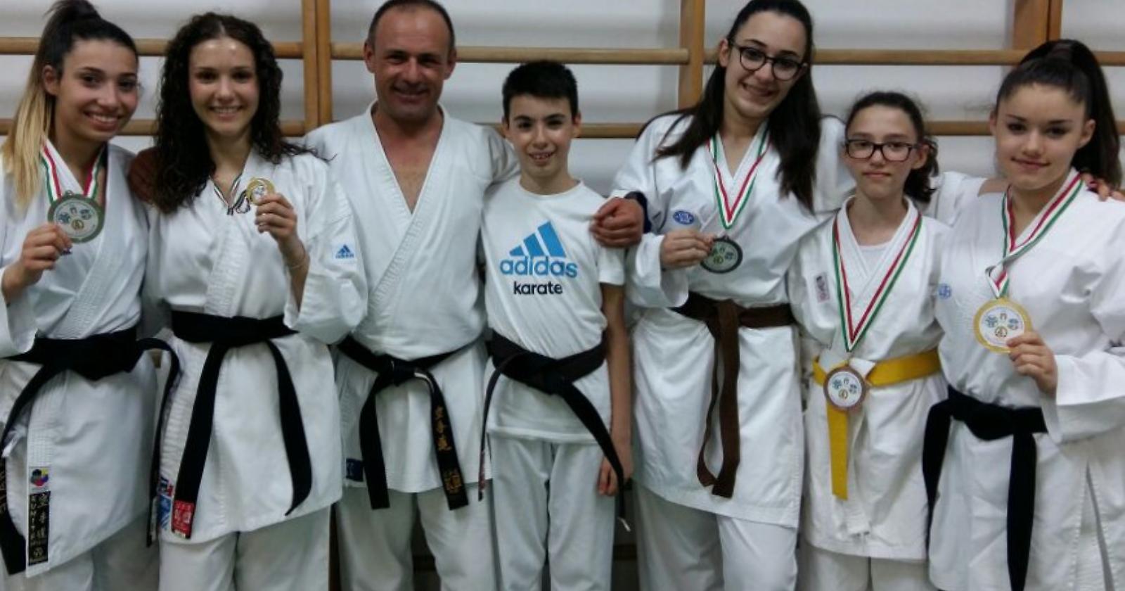 XXVII Trofeo Nazionale di Karate di Eboli , la compagine foggiana conquista 5 medaglie 