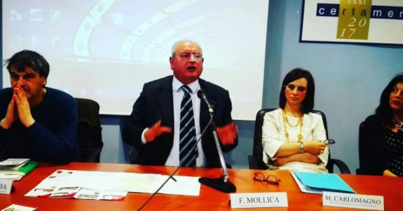Venosa, Mollica invita gli studenti a usare il web con moderazione