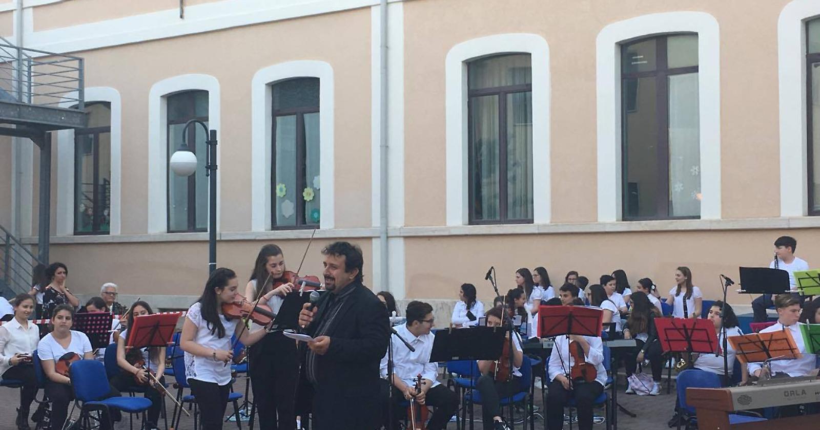 E il saggio di fine anno alla "Parisi De Sanctis" di Foggia finisce in musica 