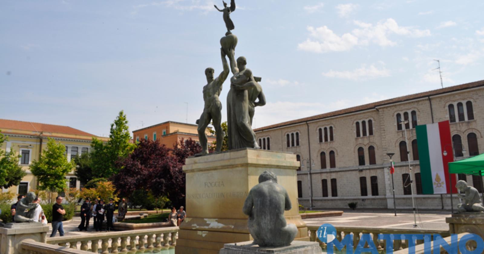 Oggi, 4 Giugno 1928, Vittorio Emanuele III inaugura a Foggia l'attuale Piazza Italia e il monumento ai caduti