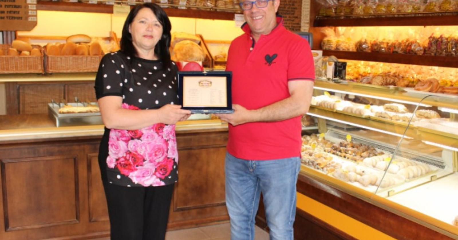 Monte Sant'Angelo, il Panificio Taronna premia Libera Filomena Taronna per il suo componimento dedicato al pane