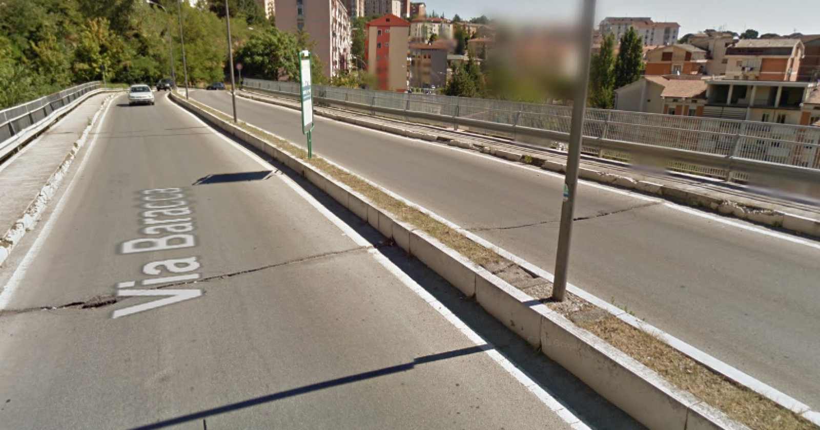 Potenza, ponte a rischio in centro città: cede la sede stradale