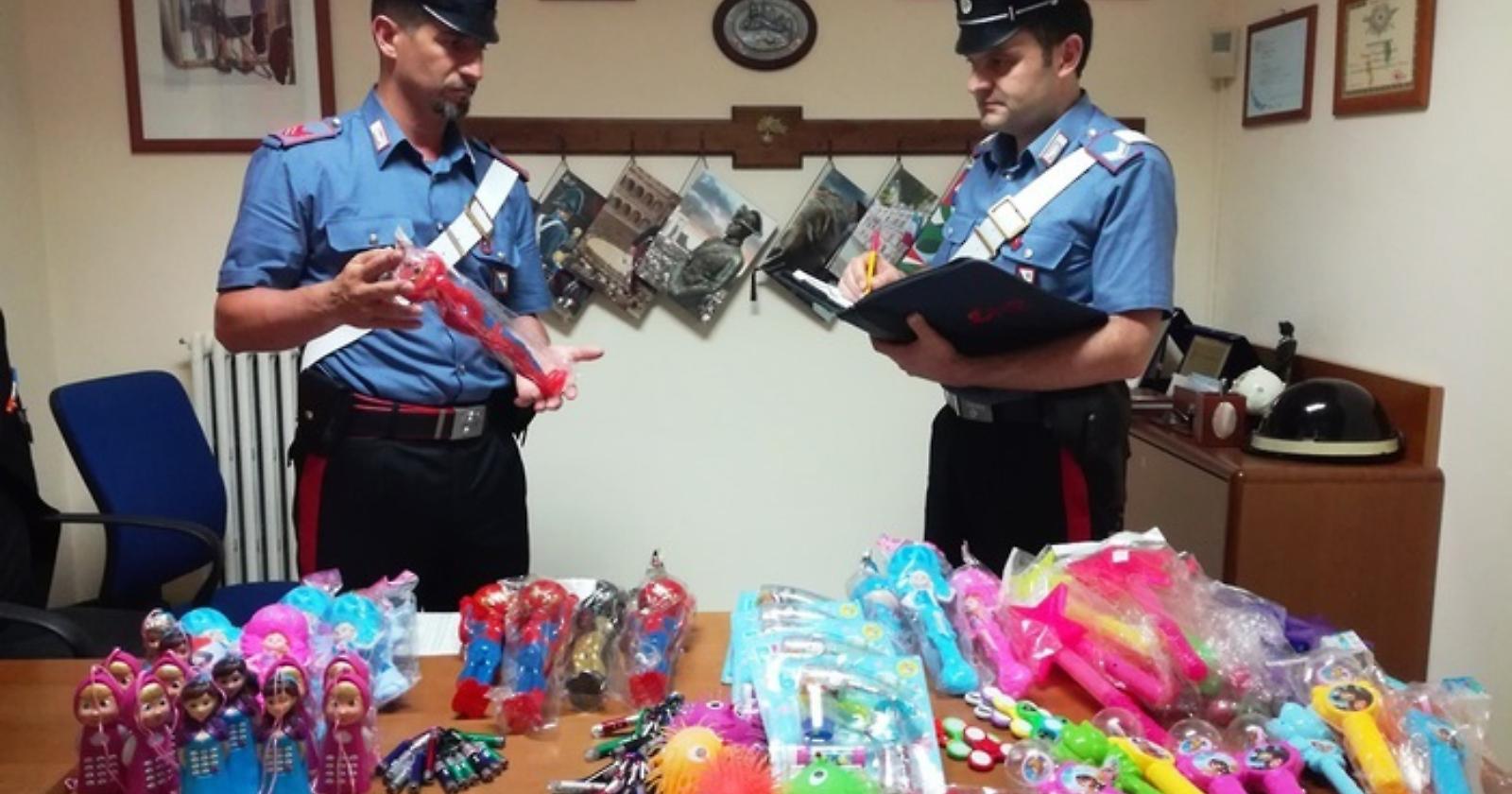 Giocattoli pericolosi sequestrati ad Aliano, erano sulla bancarella di un senegalese
