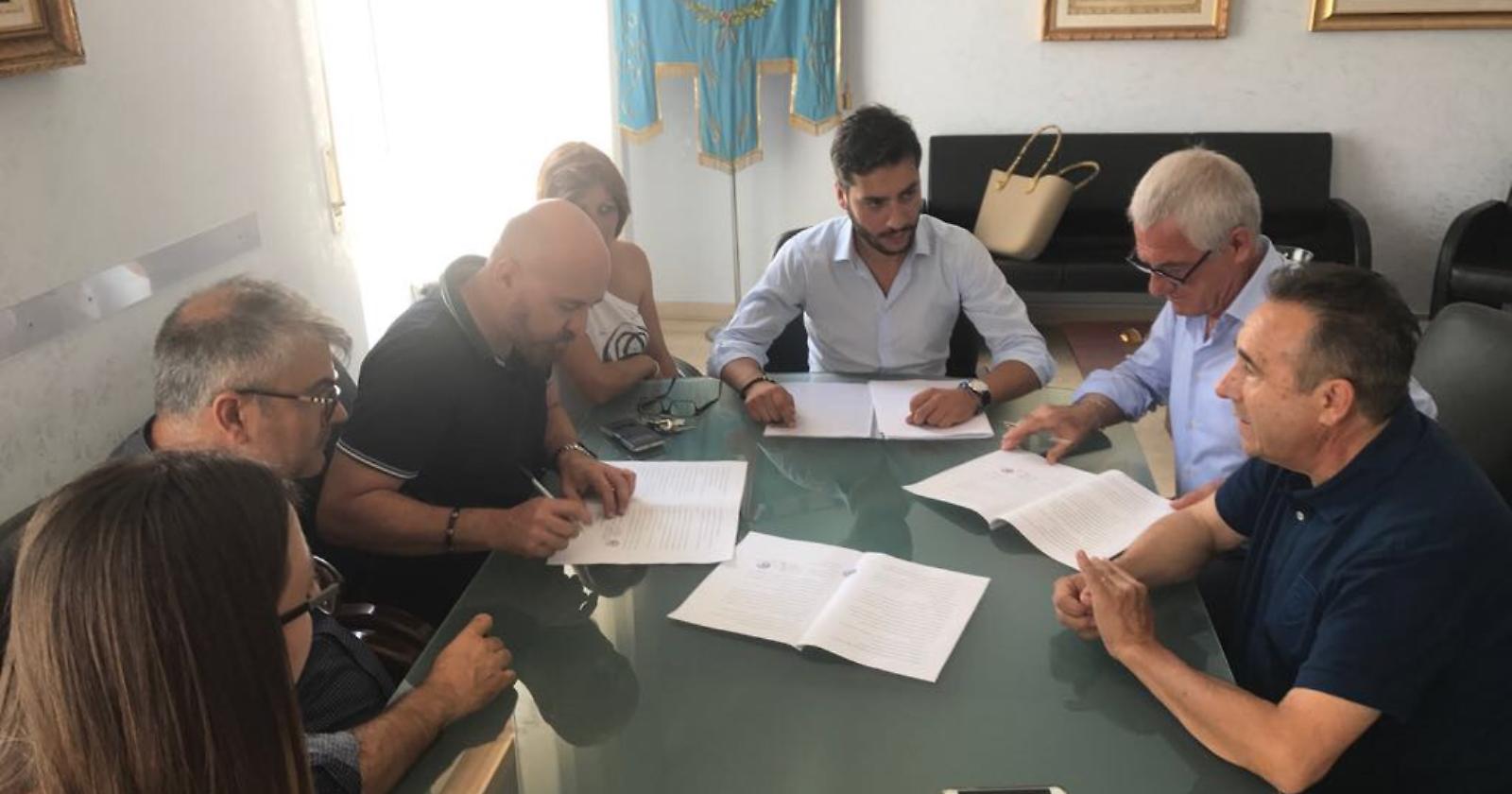 Zapponeta, firmata la convenzione tra il Comune e il Collegio dei Geometri: è la prima in Provincia di Foggia