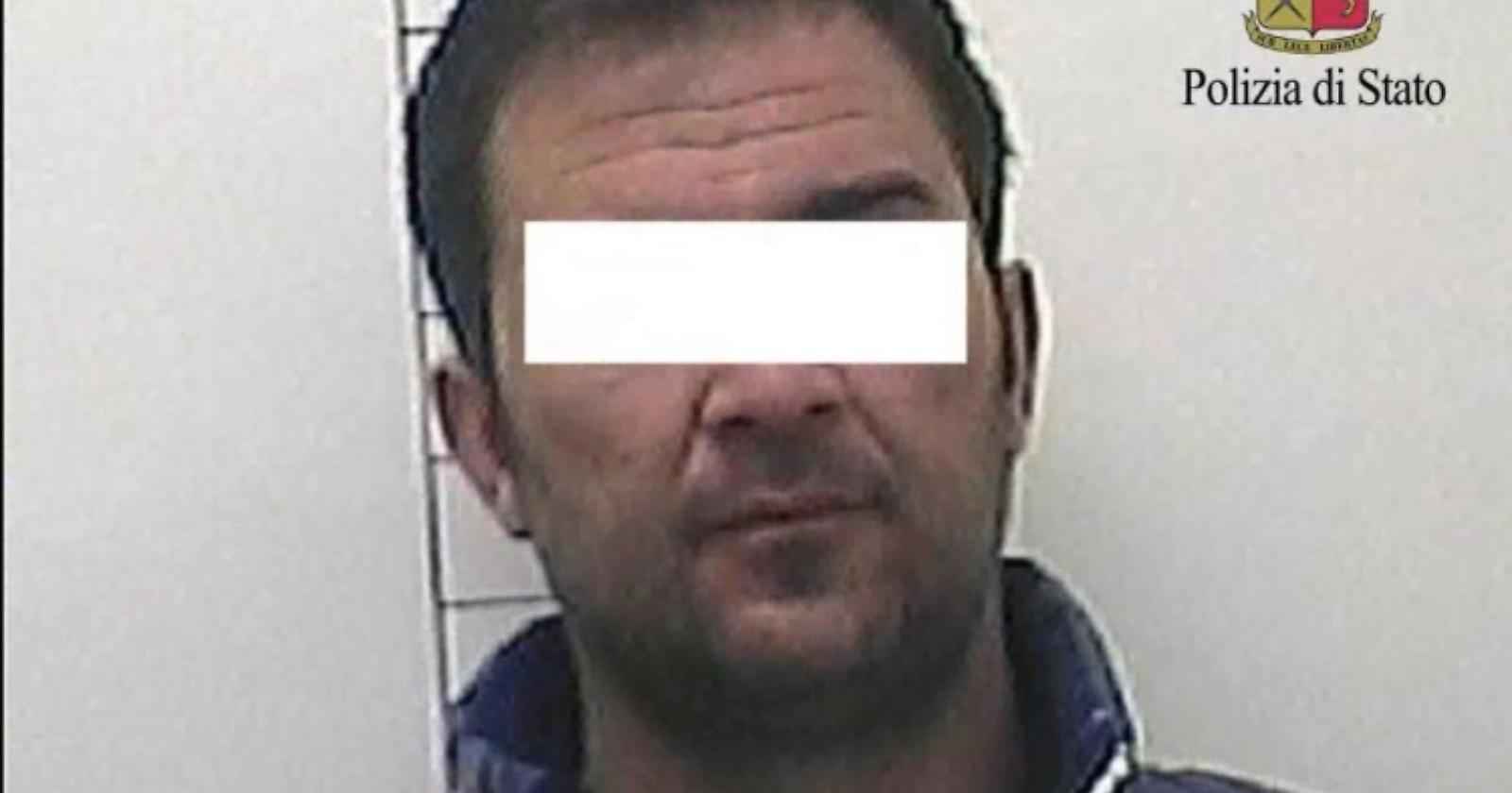 Pedinano la vittima e le rapinano 18 mila euro ma vengono filmati dalle telecamere di sicurezza: due arresti 