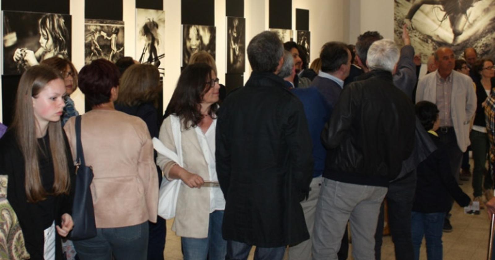 San Severo, piace molto "The family" del pittore francese Laboile: l'esposizione prorogata fino al 17 settembre   