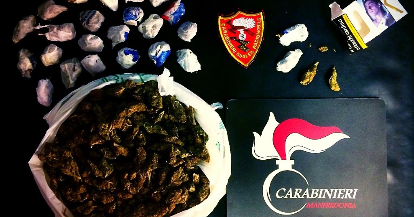 Giovane pusher nascondeva "maria" nell'armadio della sua cameretta: arrestato 19enne 