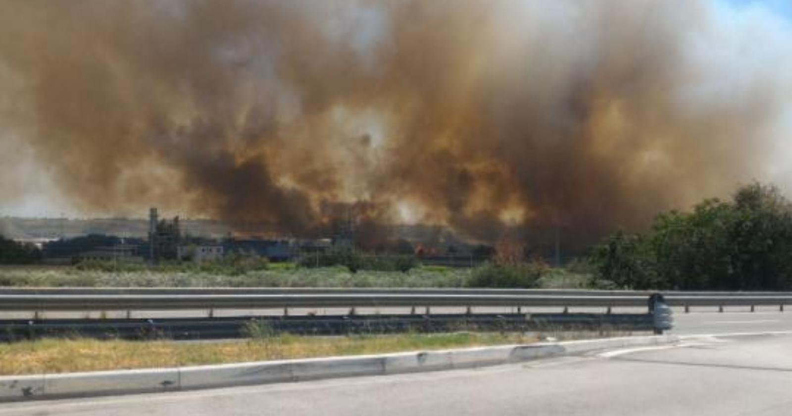 Incendi a Termoli, Adriatica interrotta: bloccata anche l'autostrada A14 e la Statale 16