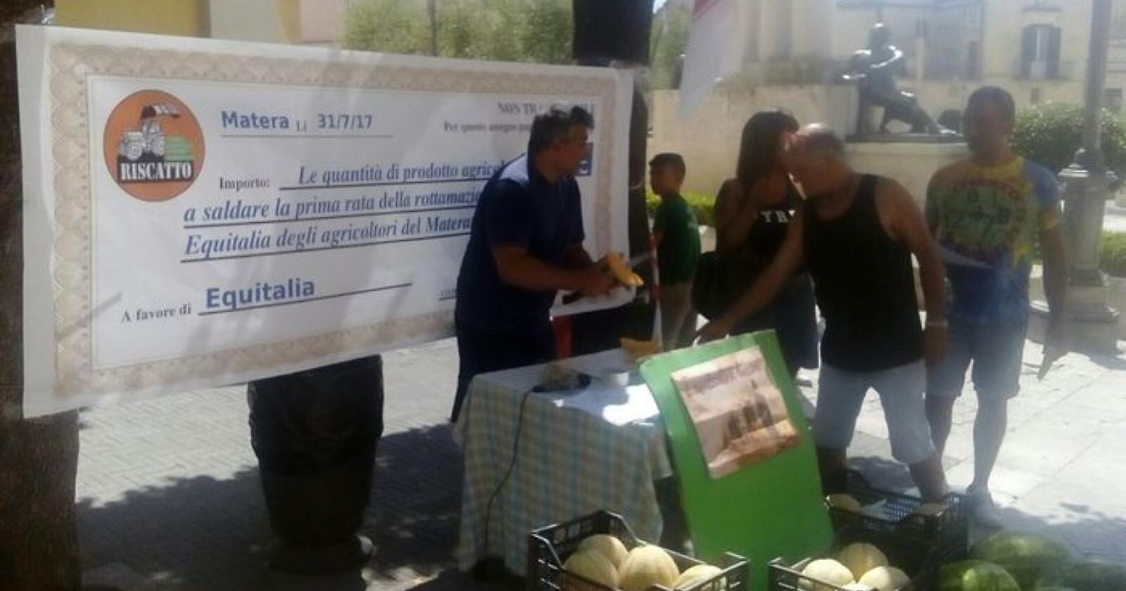 Matera, meloni per strappare le cartelle, ma Equitalia dice «no»