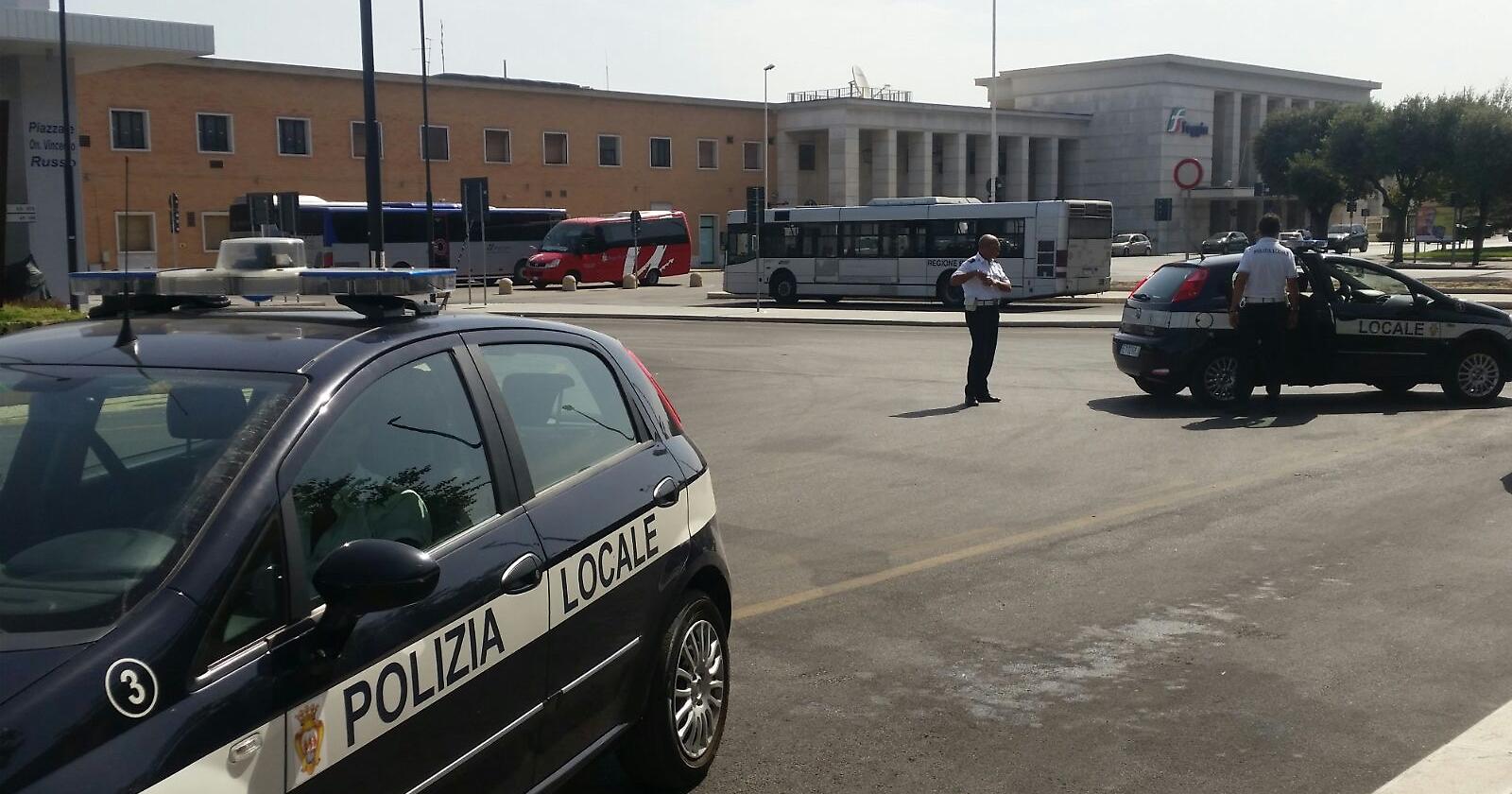 Foggia, senegalese irregolare aggredisce vigile urbano. Il sindaco: «Prepotenza e violenza intollerabili»