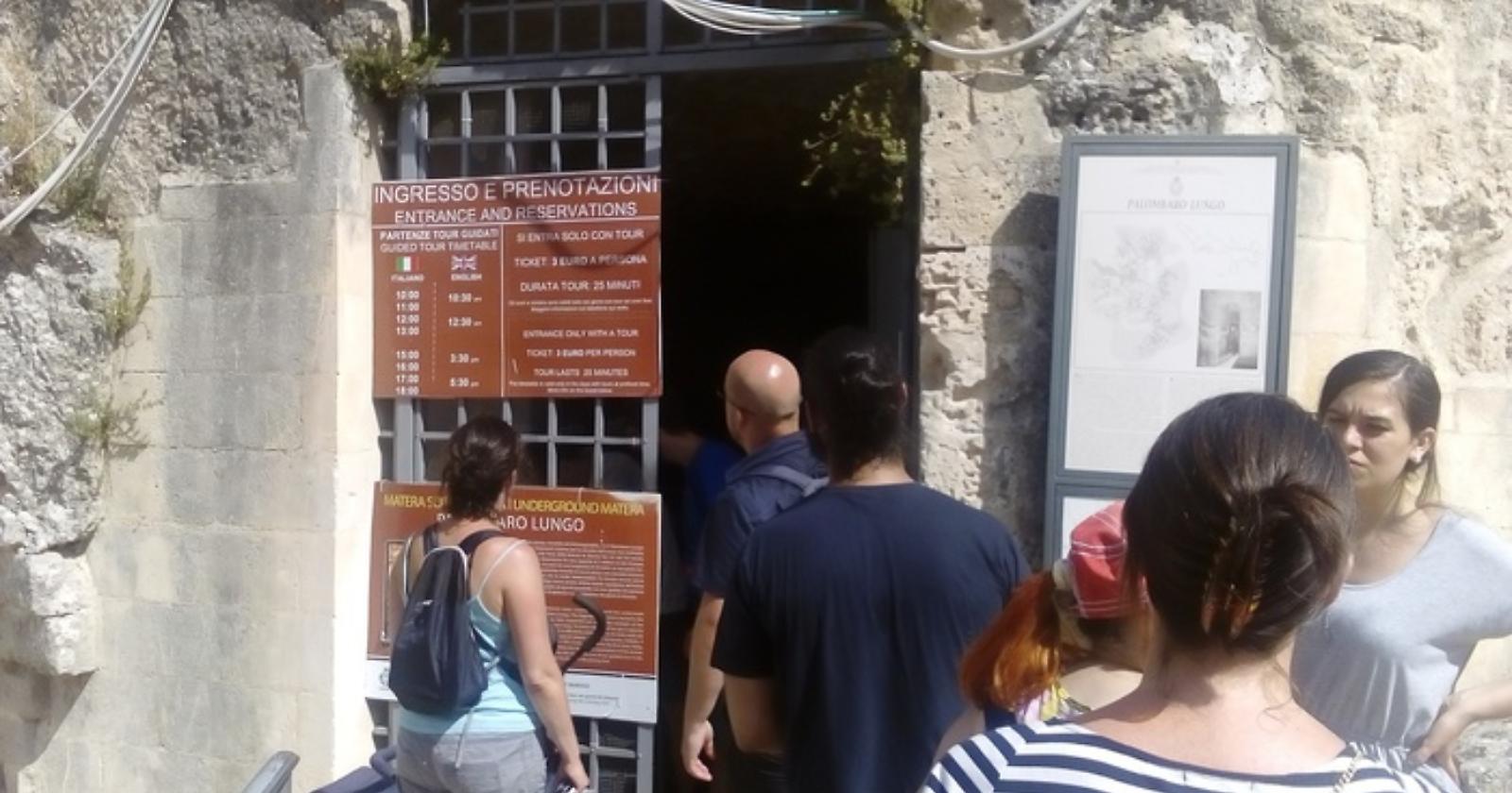 Matera, i turisti corrono negli ipogei per trovare refrigerio