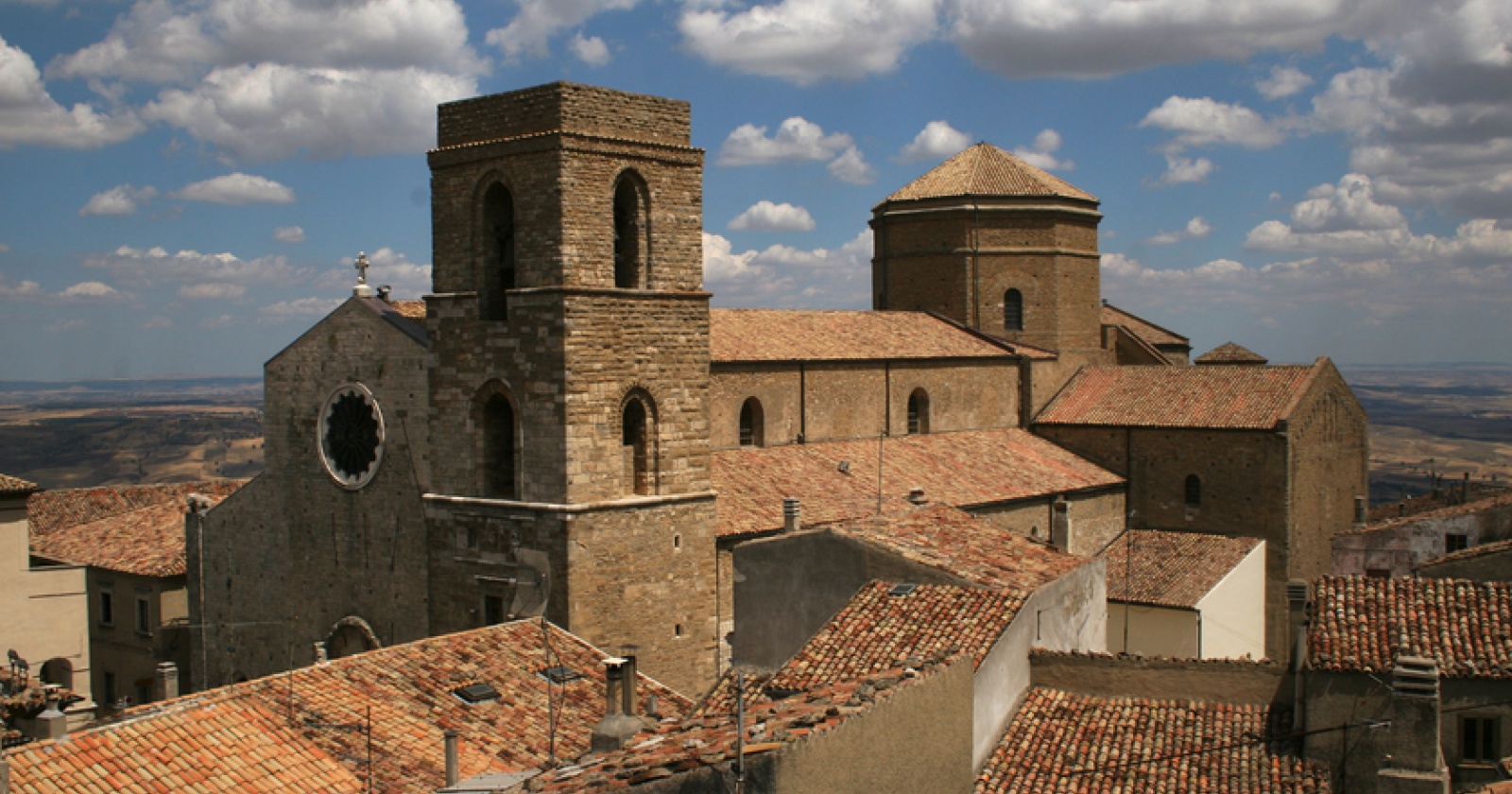 Migranti-figuranti per la rievocazione storica "Dai Longobardi ai Normanni, storia di una Cattedrale"