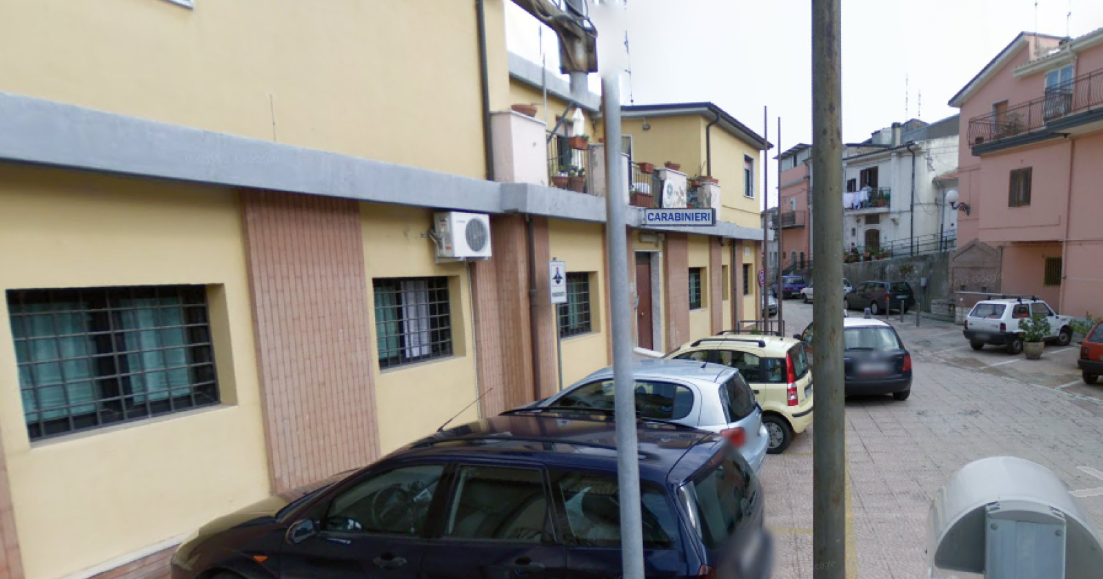 Barile, vigile urbano freddato davanti casa: regolamento di conti