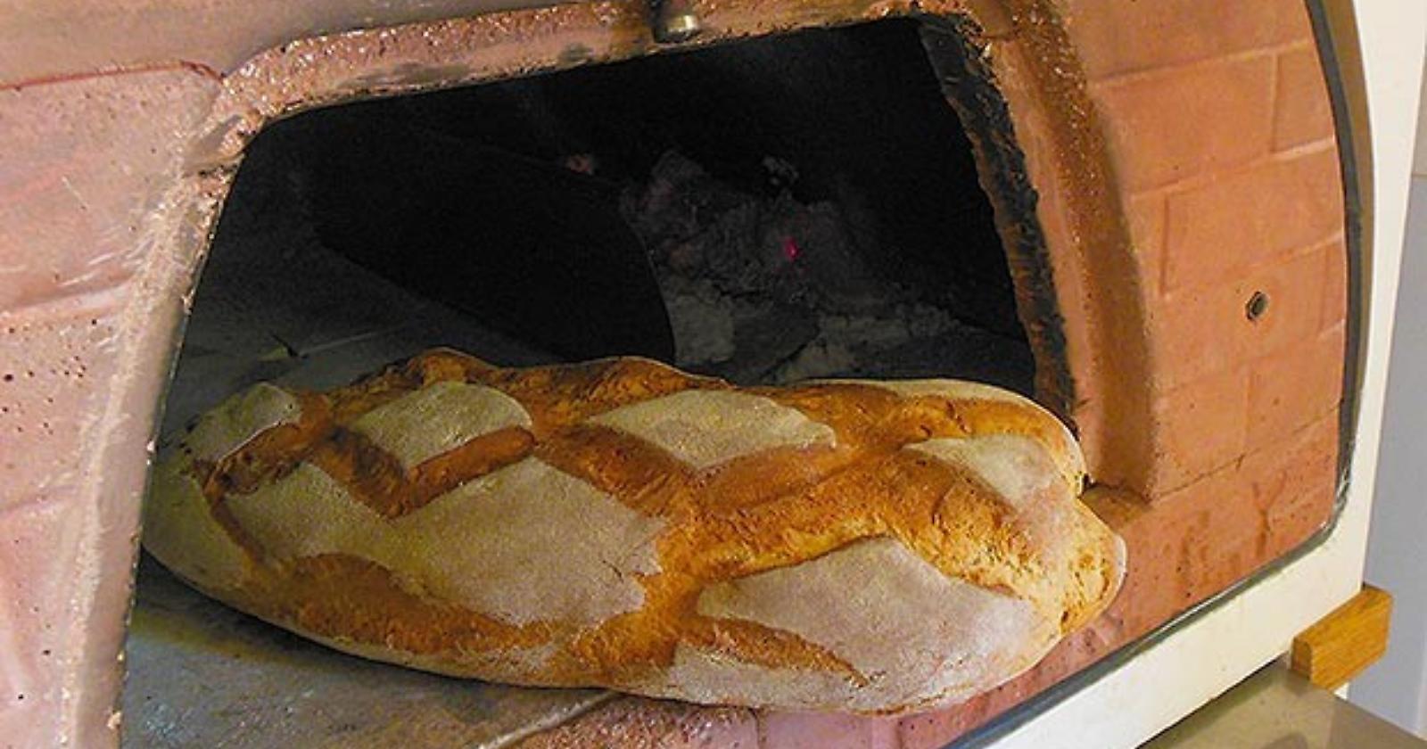 Il pane di Oliveto Lucano? Una prelibatezza. Domani si riaccendono gli antichi forni
