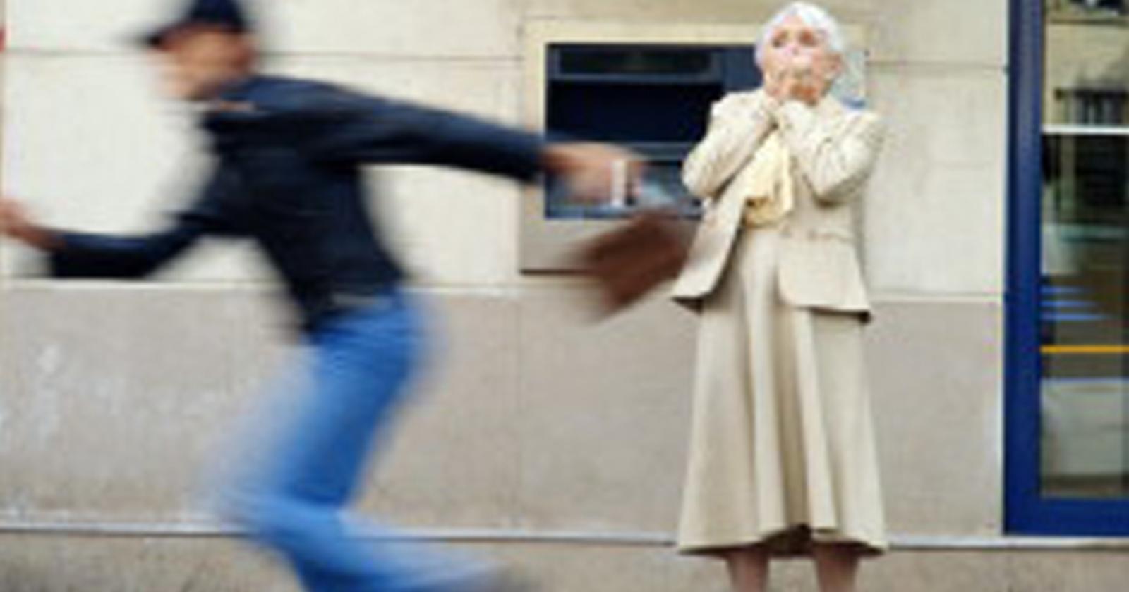 Quartiere ferrovia: pensionata aggredita e scippata nel portone di casa 