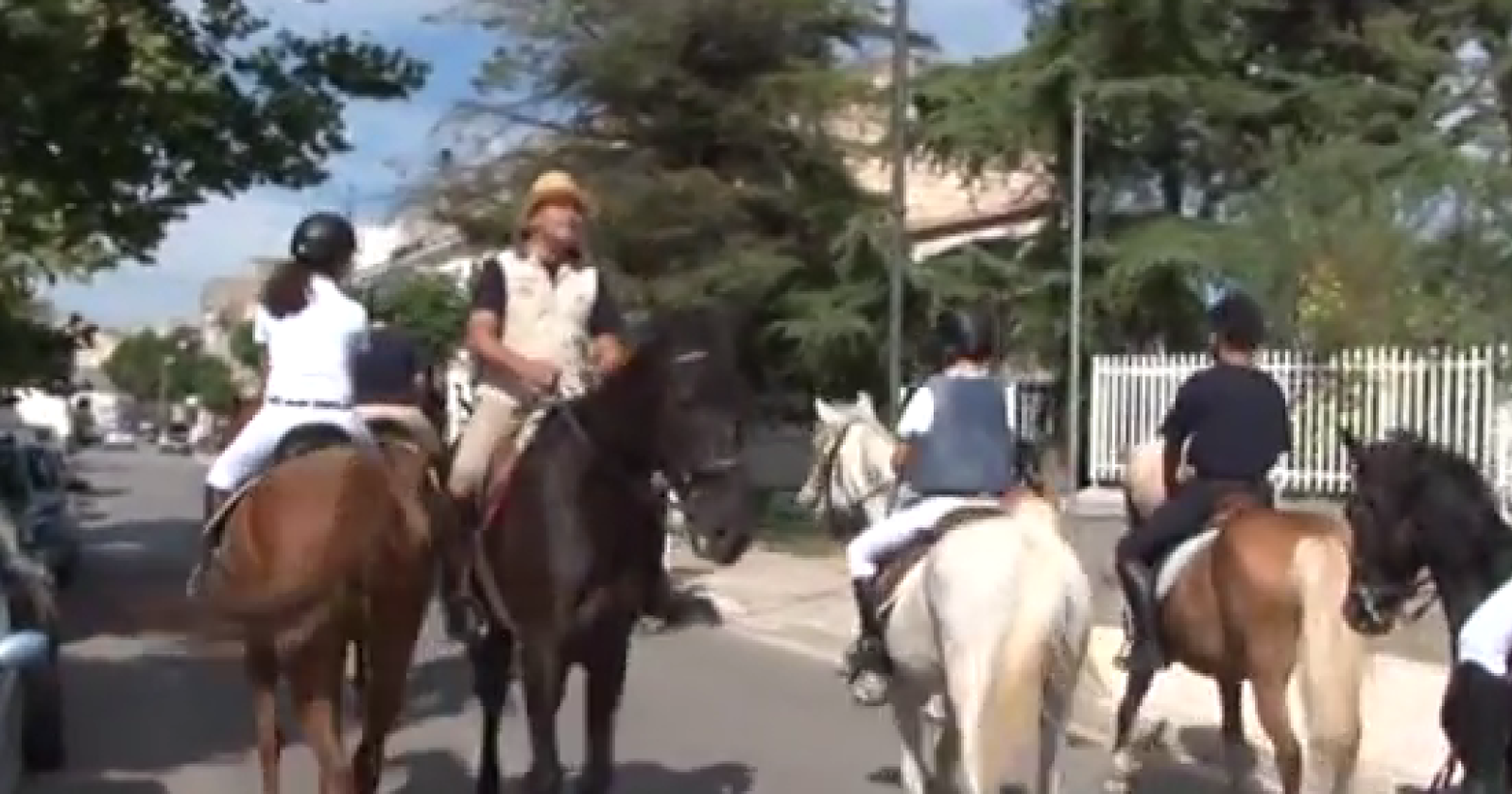 La carovana dei ragazzi dei Padri trinitari di Venosa è partita