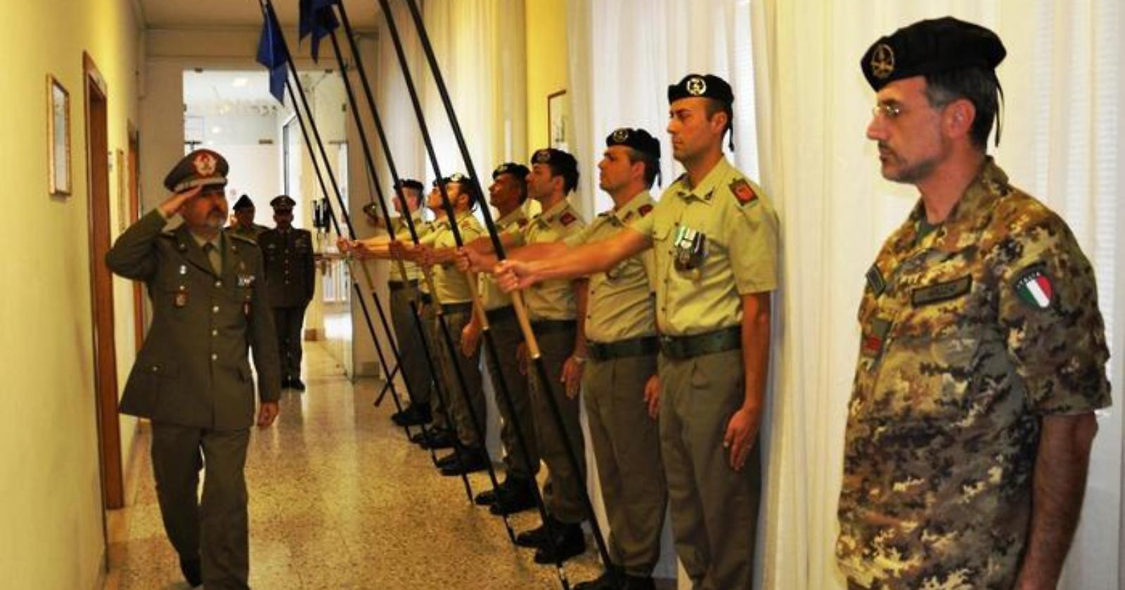 Potenza, il generale Margotti passa in rassegna i militari della De Rosa