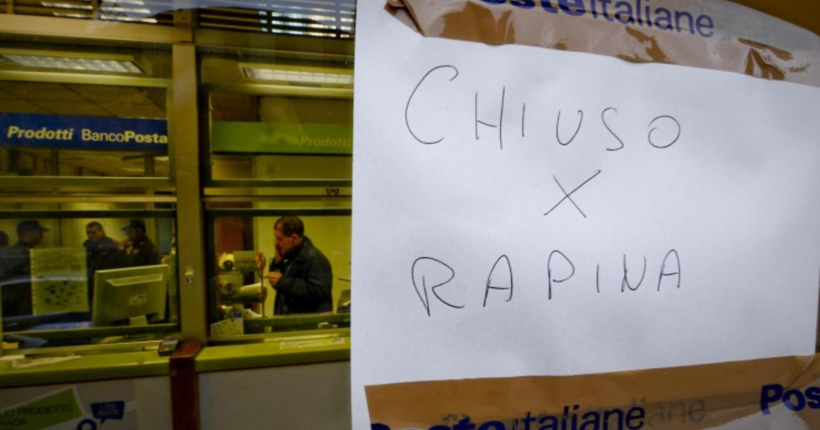 Potenza, tentano il "colpo" alle Poste centrali: indagini della polizia