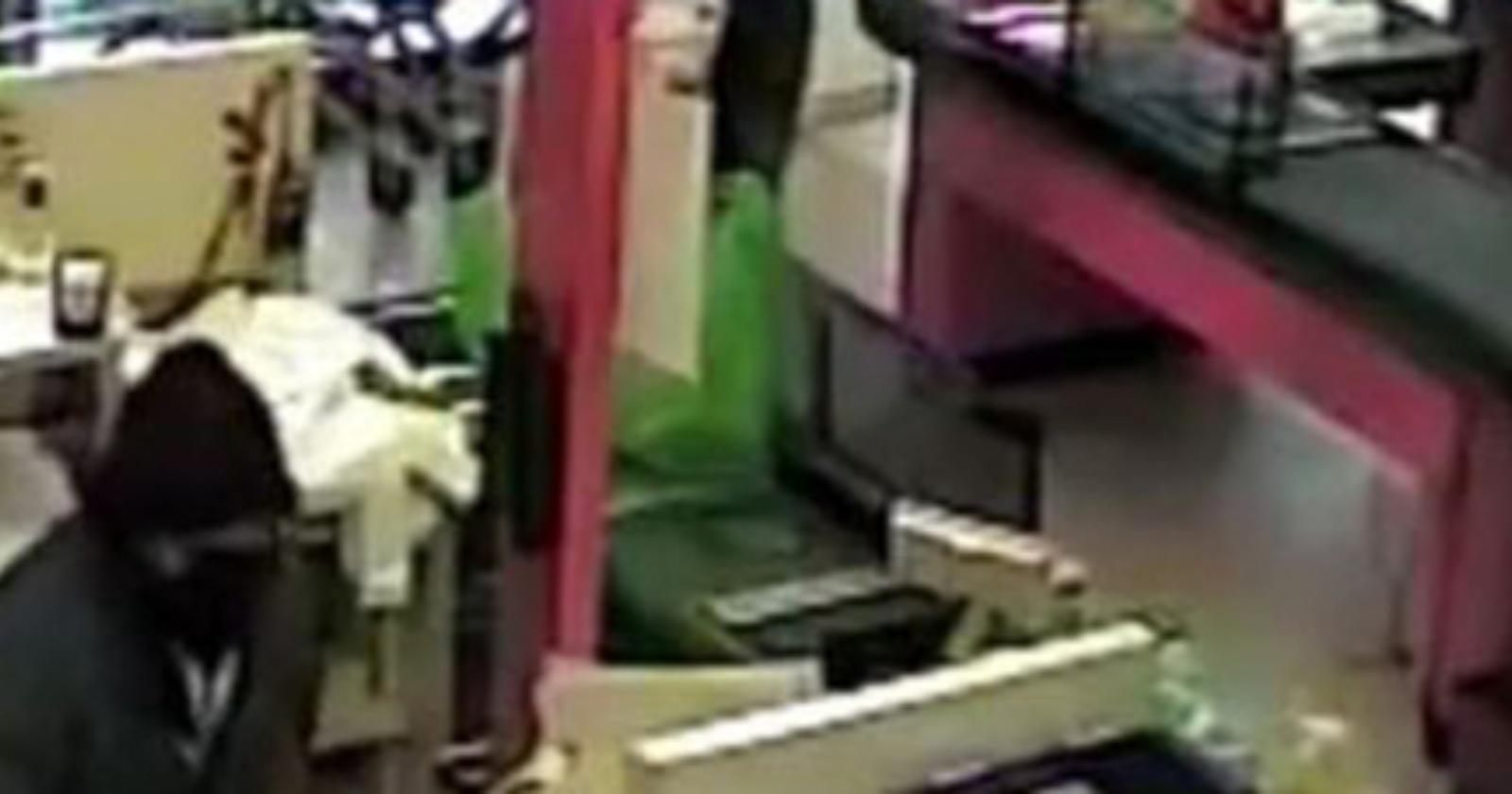 Foggia, rapina al Penny Market: 500 euro il bottino