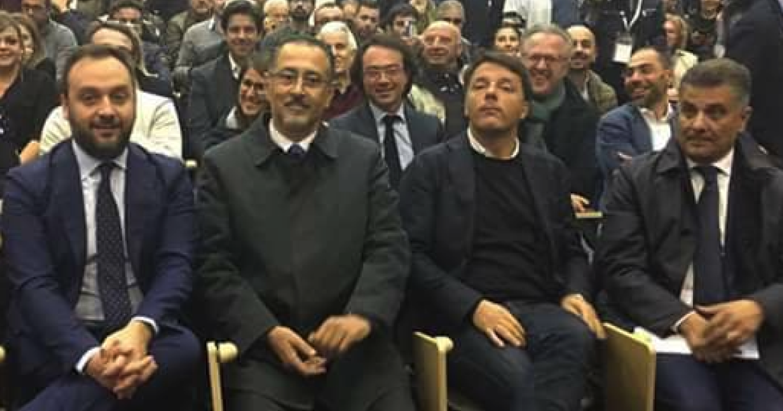 «Che facce da...». E la foto di Renzi con i big lucani del Pd diventa virale sui social