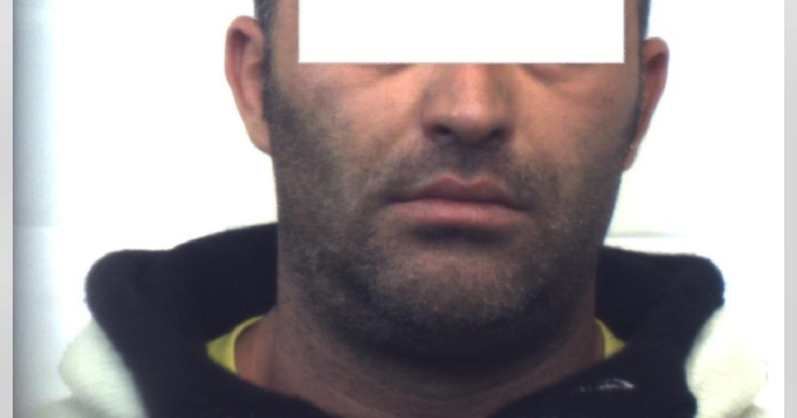Viene rapinata ma chiama subito i carabinieri che arrestano il malvivente 