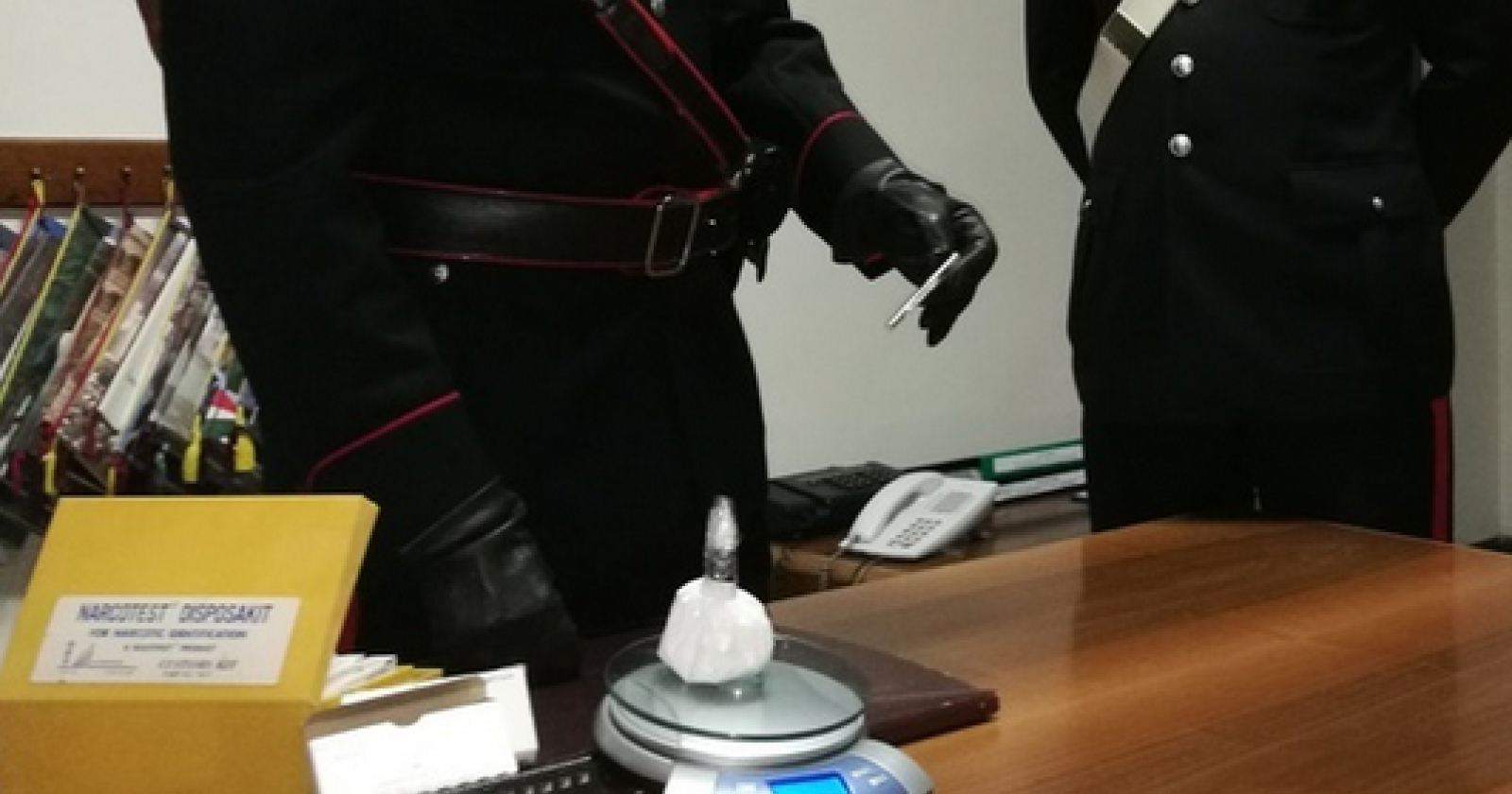 Sotto il sedile dell'auto c'era la coca: arrestato nonno pusher