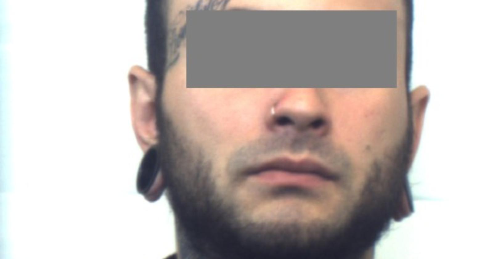 Lesina, arrestato tatuatore con la "passione' per la maria"