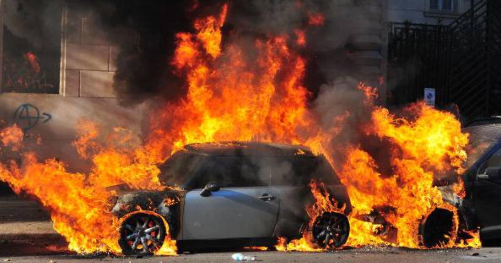 Vieste, in fiamme l'auto di una giovane operaia 