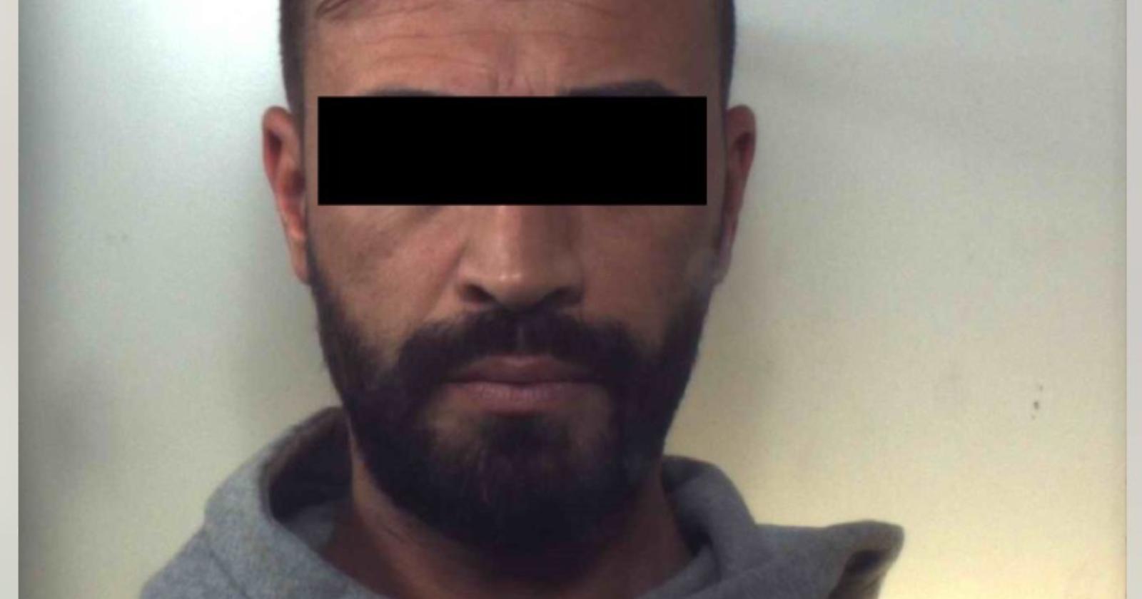 Fermati ad un posto di blocco lanciano dal finestrino due chili di coca purissima: arrestati 