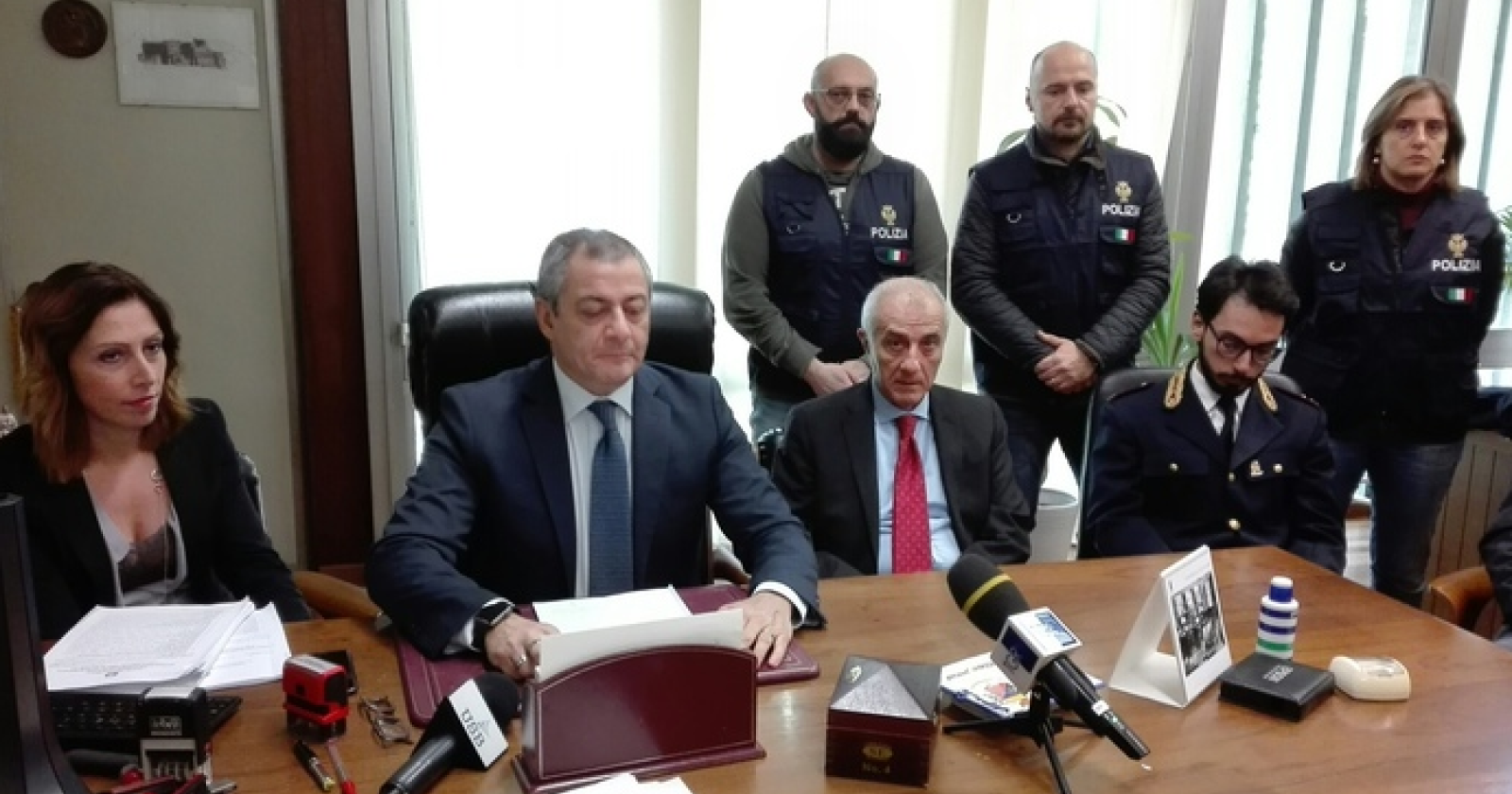 Potenza, si vendevano i loculi del cimitero: tre arresti