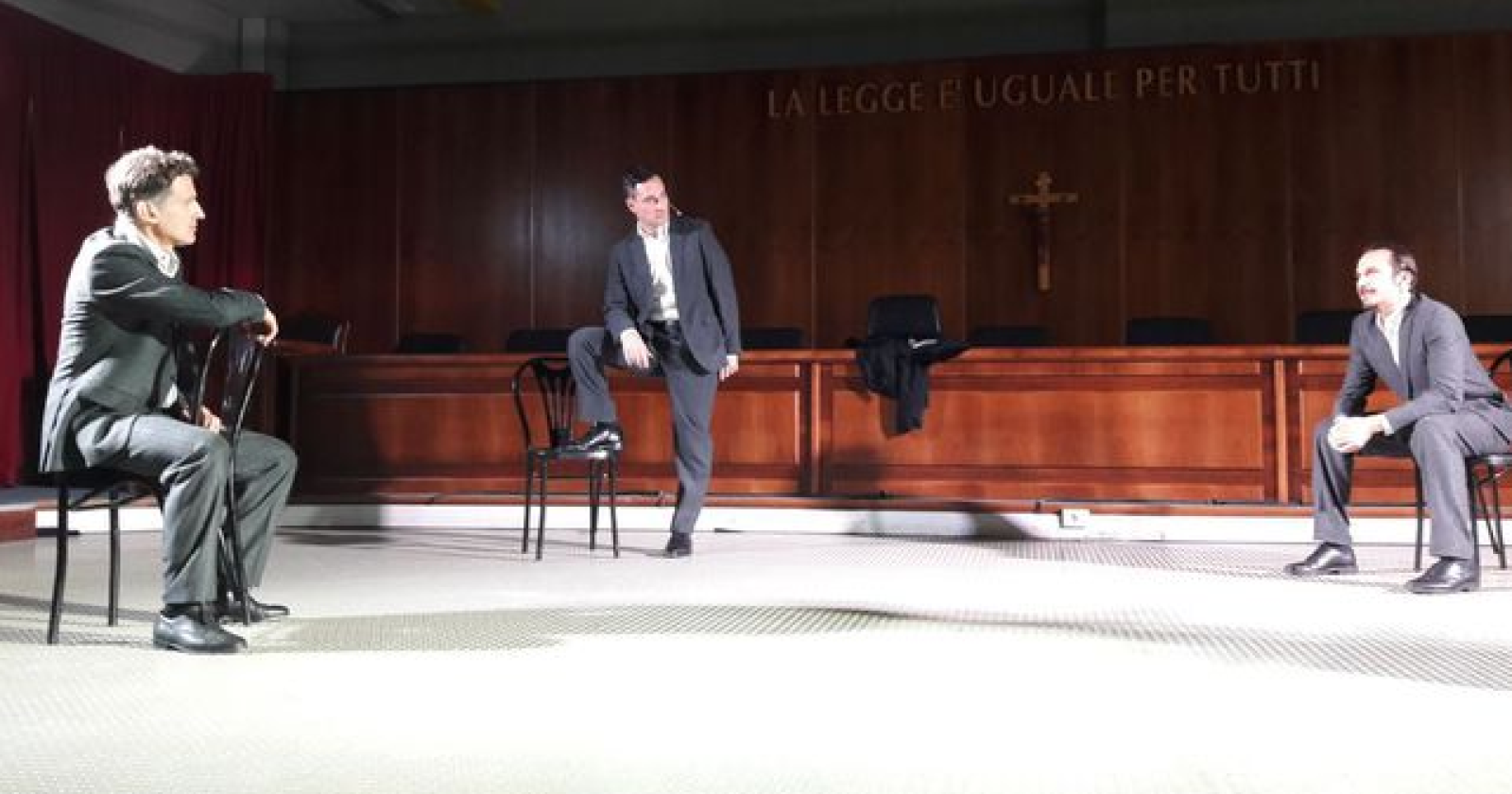 Potenza, un'aula del tribunale diventa il palco di Toghe rosso sangue