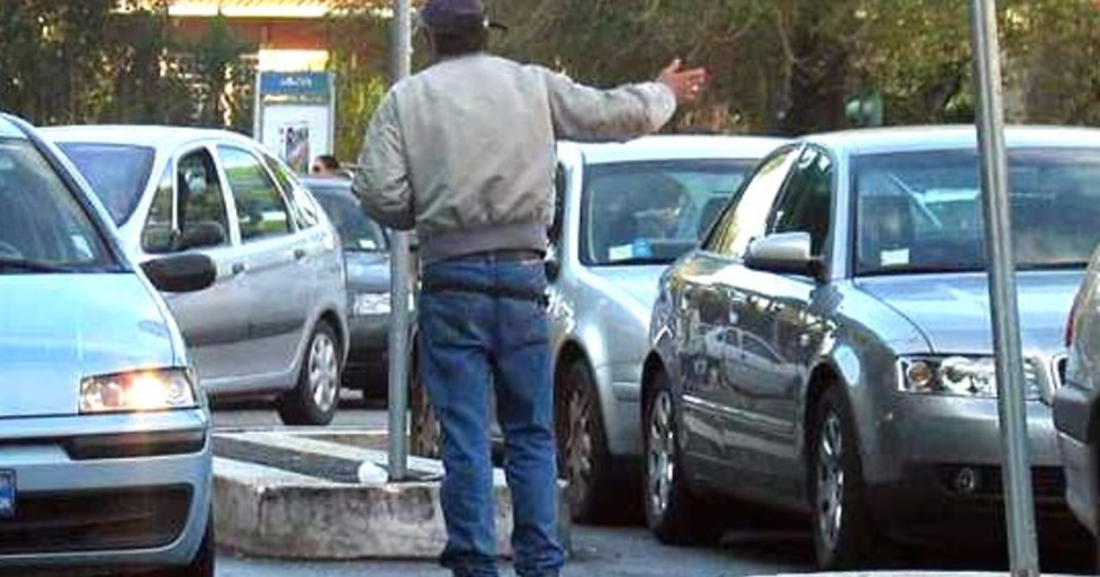 Lotta ai parcheggiori abusivi: la Polizia non fa sconti a nessuno