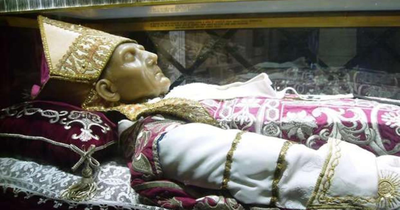 Oggi, 13 dicembre 1294, le prime dimissioni di un Papa: il molisano Celestino V, catturato a Vieste