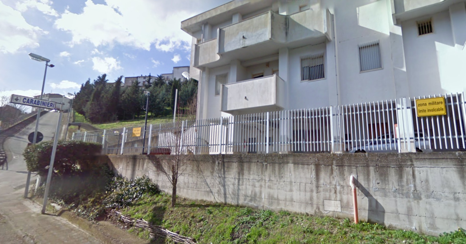 Ripacandida, accendono razzi pirotecnici in pieno centro: denunciati