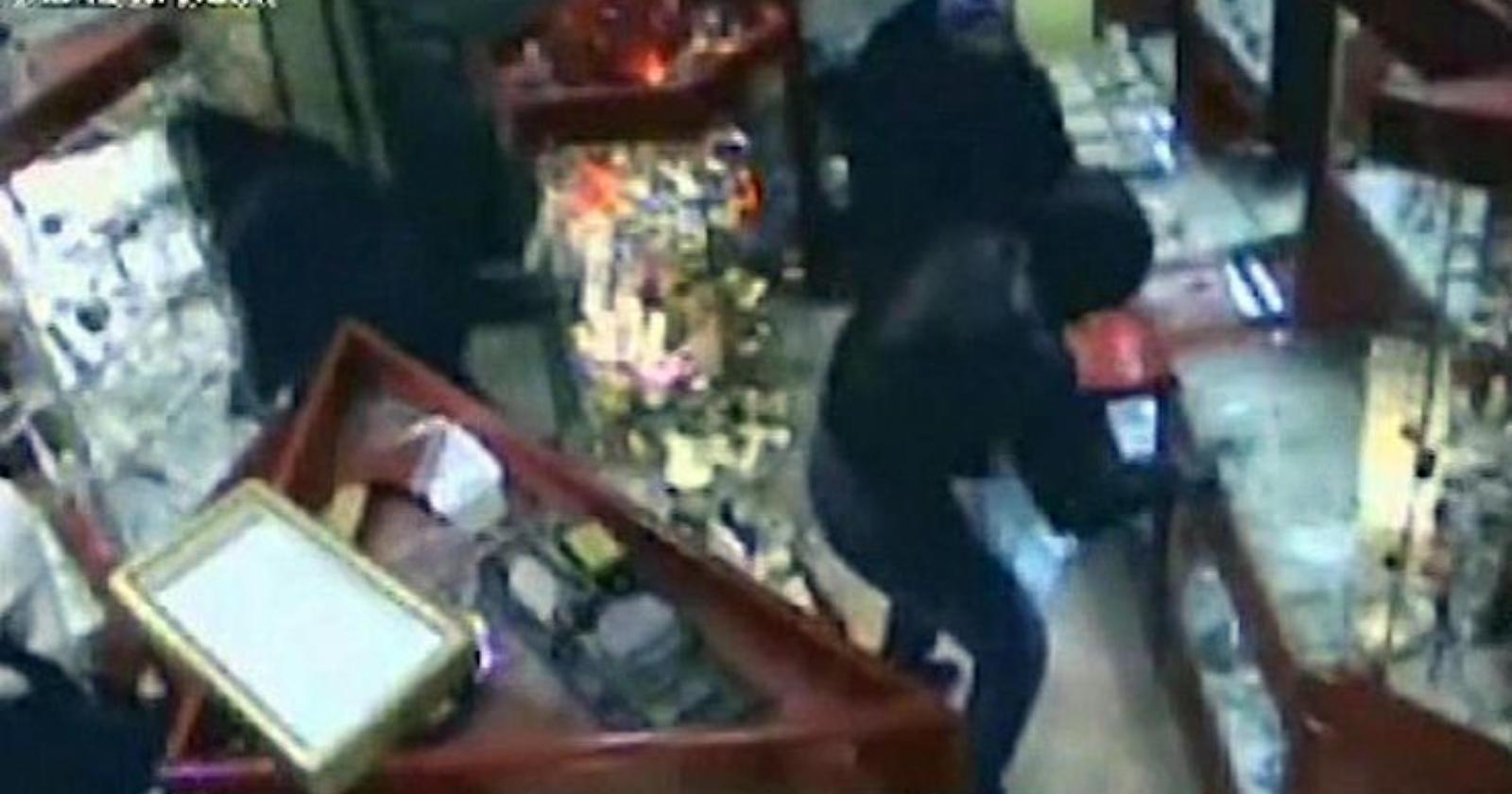 Rapinarono gioielleria a Vasto: arrestati 4 ragazzi sanseveresi 