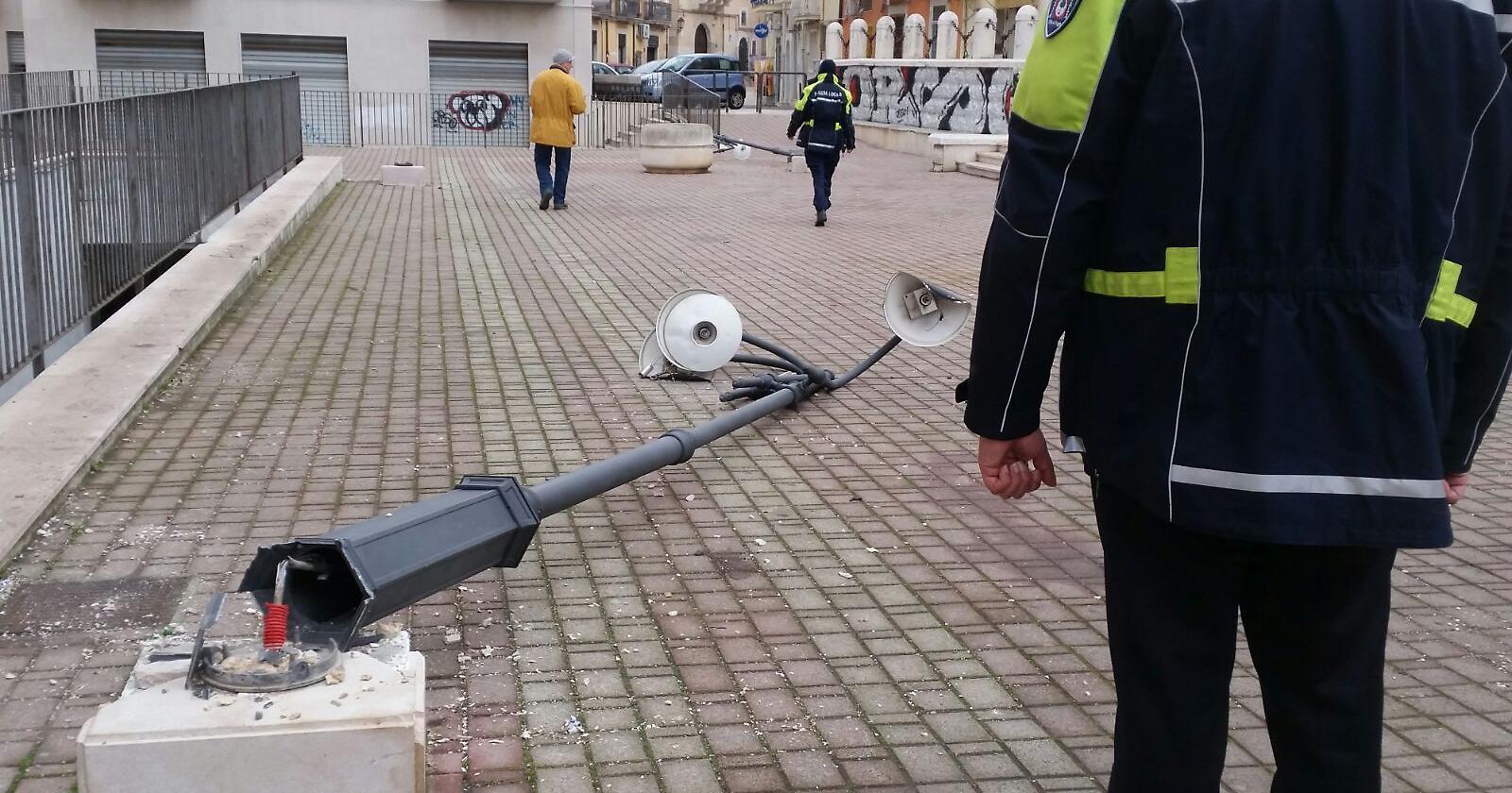 E poi ci sono i cretini di Capodanno che si divertono a vandalizzare Foggia