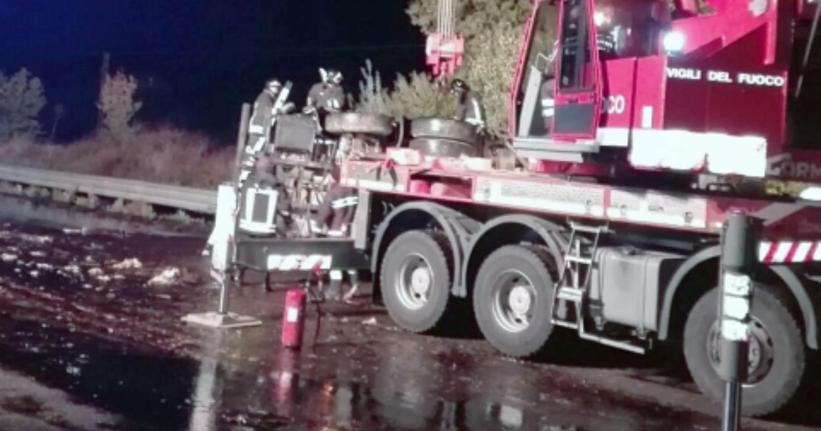 Salandra, il ribaltamento della cisterna con olio esausto: Mediterraneo No scorie vuole vederci chiaro