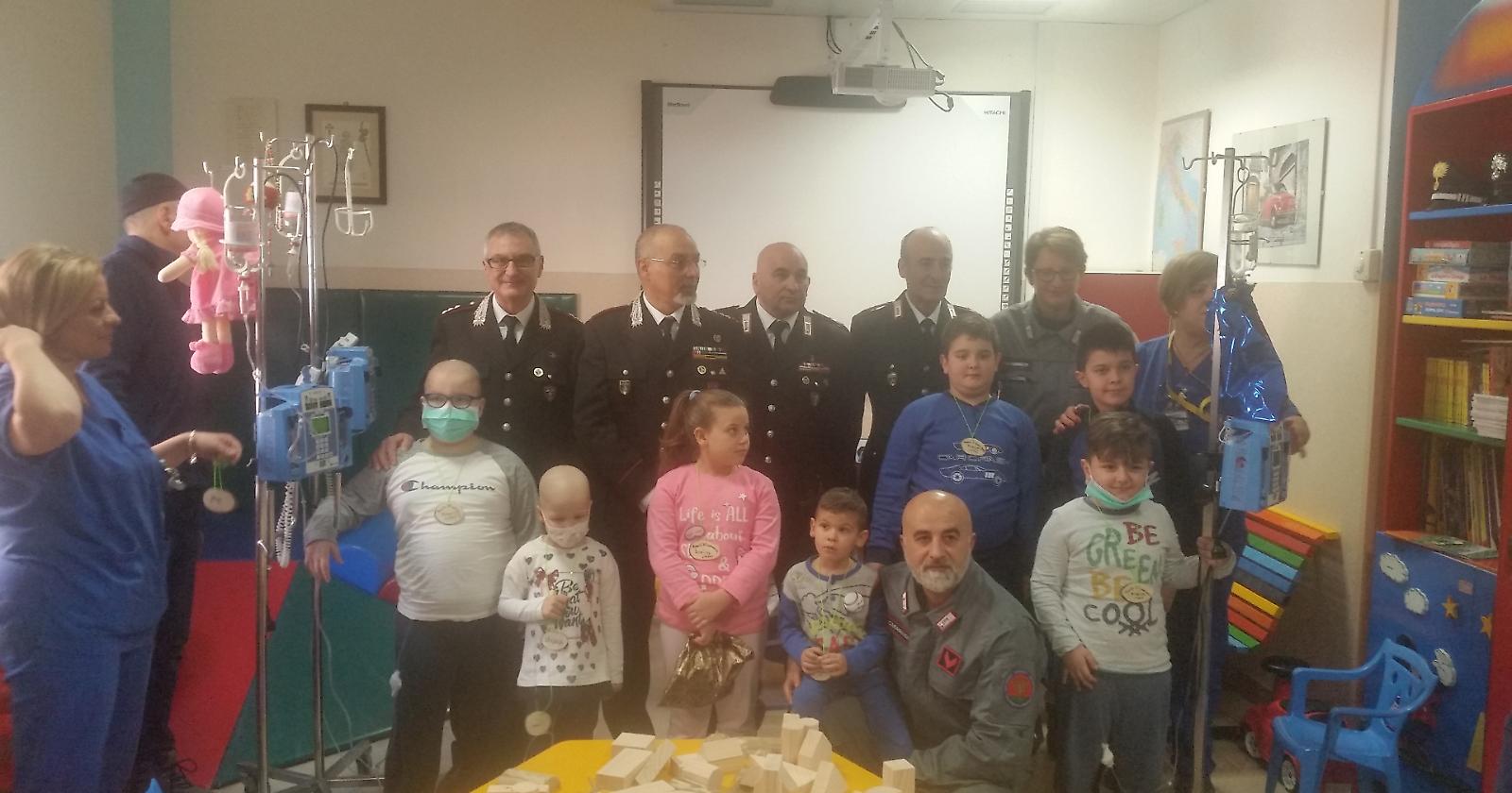 La Befana "biodiversa" dei Carabinieri Forestali coi bambini dell'ospedale di San Giovanni Rotondo