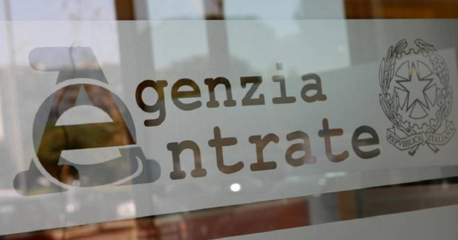 Si "arrotonda lo stipendio", arrestato funzionario dell'Agenzia delle Entrate