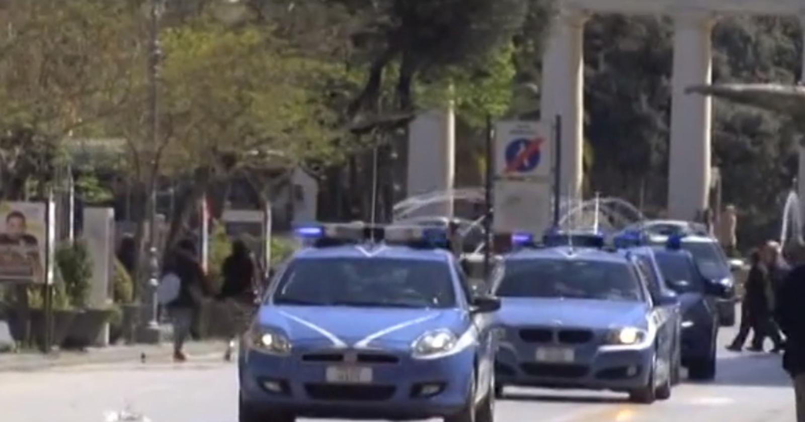 Sorpresi a rubare  uno scooter tentano di investire il proprietario: 4 arresti