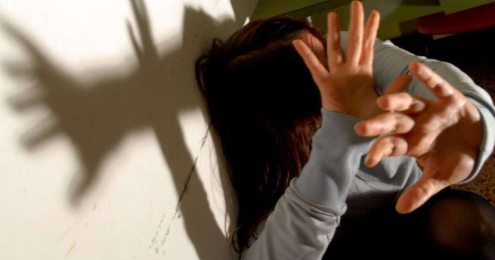 Potenza, picchiata per anni da marito e figlio: arrestati 