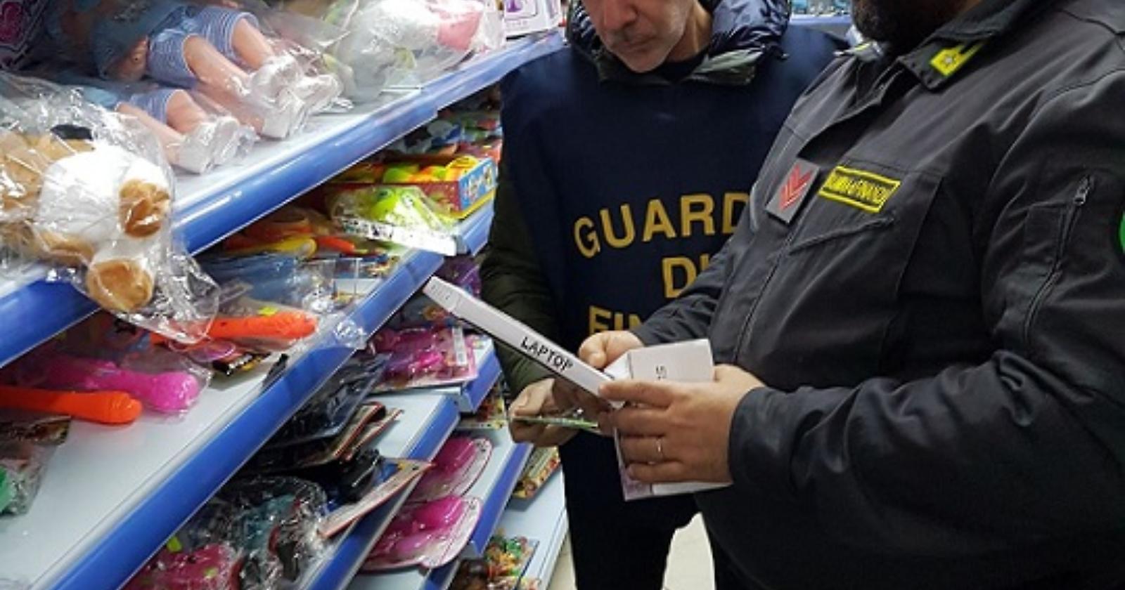 Carnevale, fiamme gialle sequestrano 77 mila prodotti non sicuri 