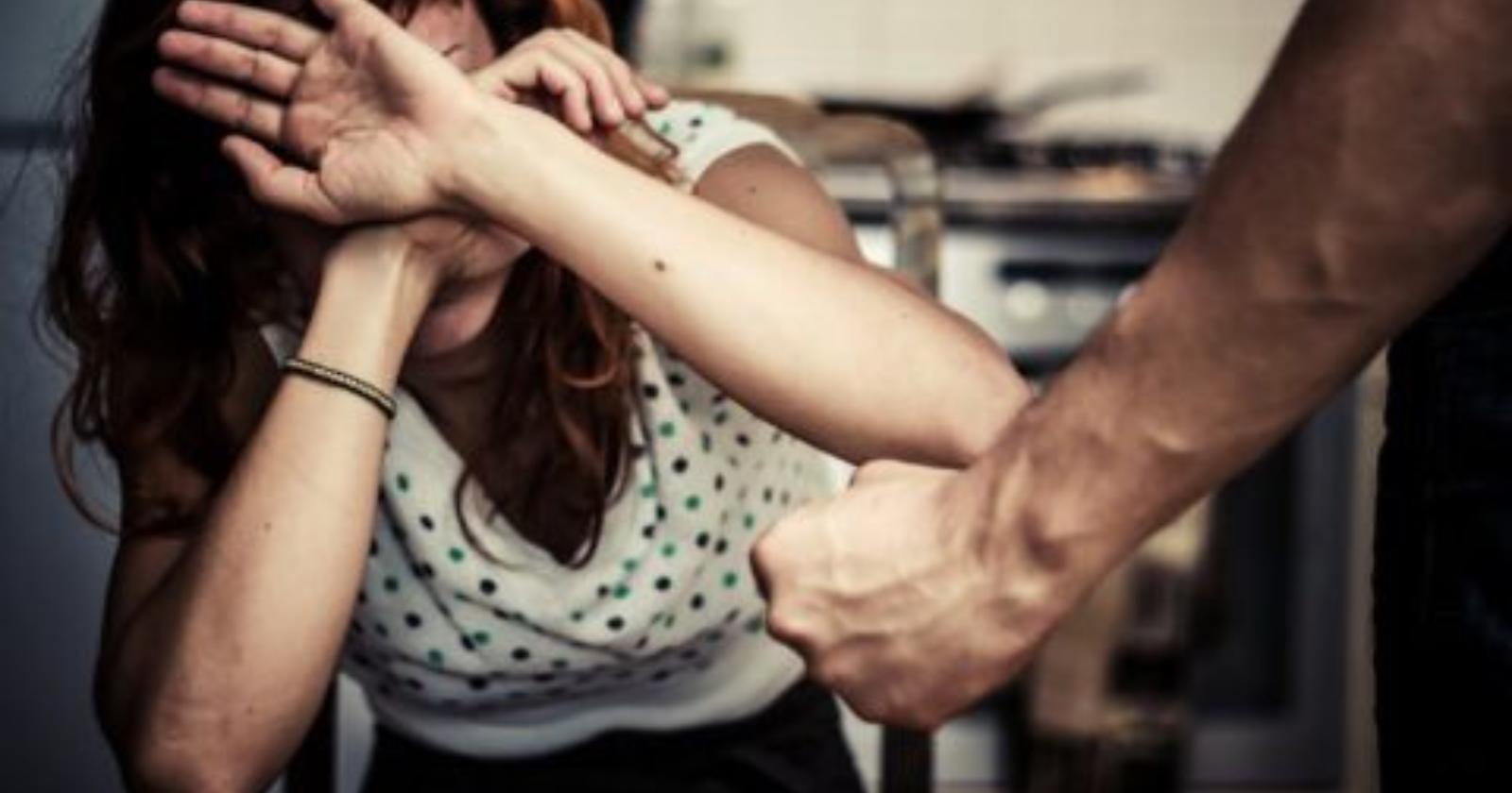 Omicidio a Troia, accoltella la moglie poi tenta di suicidarsi