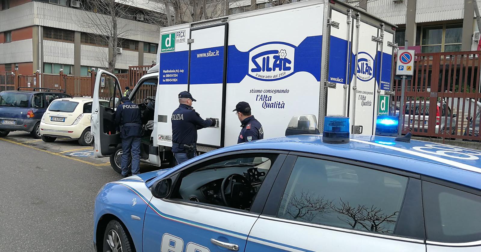 Ruba furgone carico di latticini ma viene immediatamente bloccato ed arrestato 