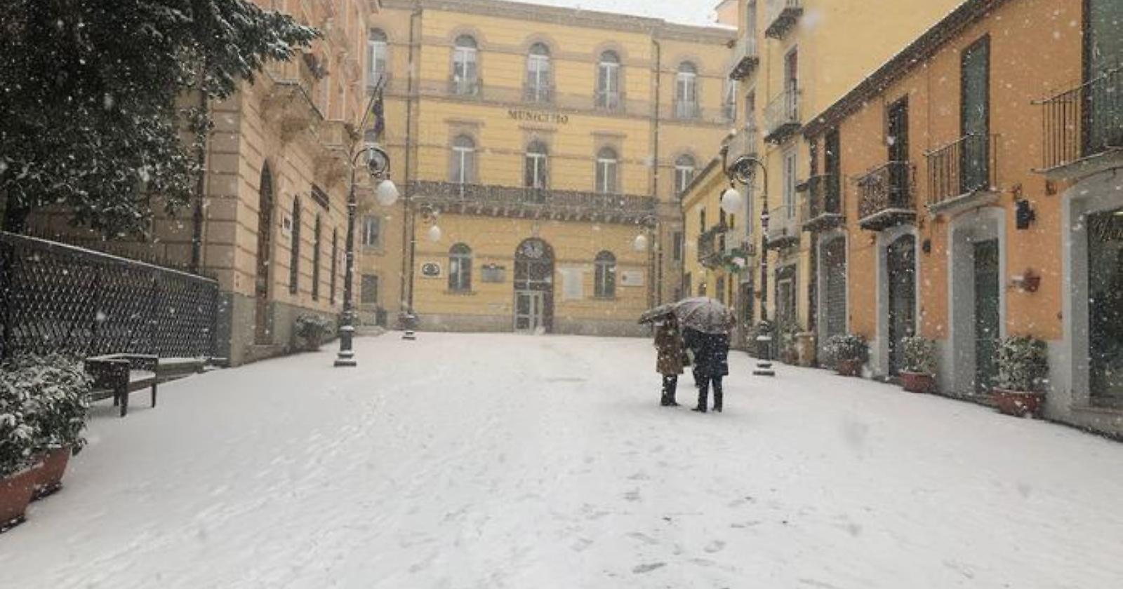 Maltempo, a Potenza i primi disagi per le forti nevicate