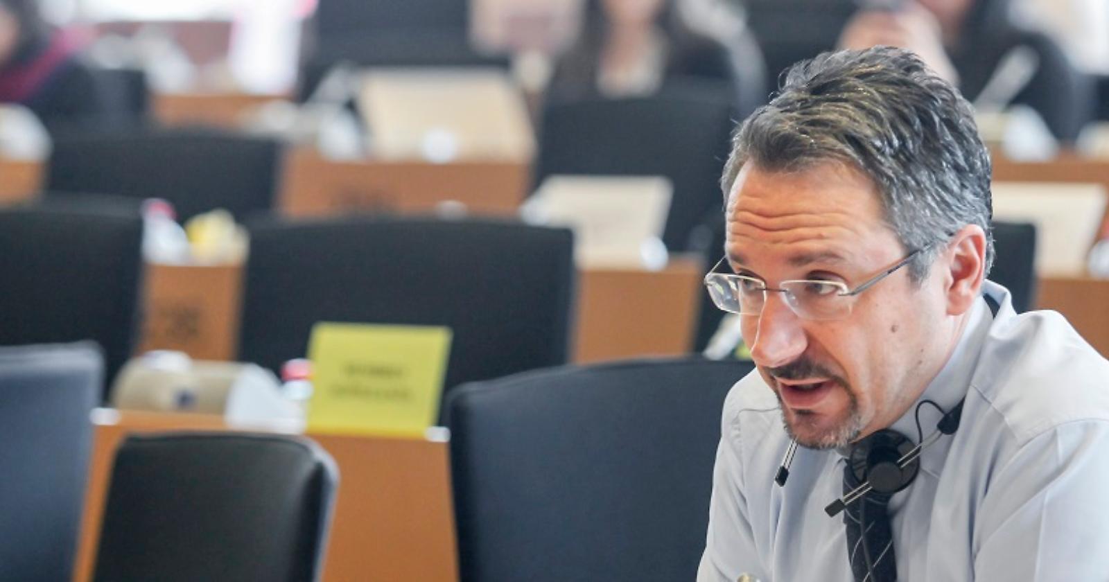 L'affondo di Piernicola Pedicini: «Il centrodestra che chiede i voti ai lucani è intriso di personaggi ambigui»