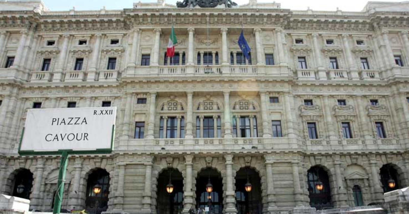 Chi arriva in Italia per chiedere protezione non può essere chiamato clandestino: la pronuncia della Cassazione 