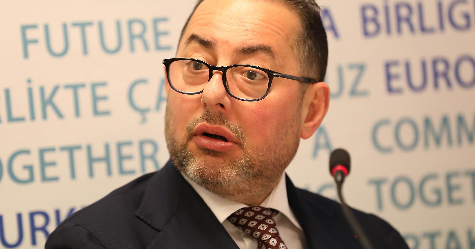 Il sermone di Gianni Pittella alla direzione del Pd: «Siamo all'opposizione». E raccoglie i cocci