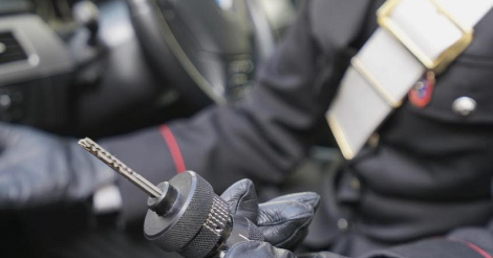 Con la chiave di sblocco era più facile rubare le auto: due ladri in fuga a Matera. Per il terzo è scattato il foglio di via